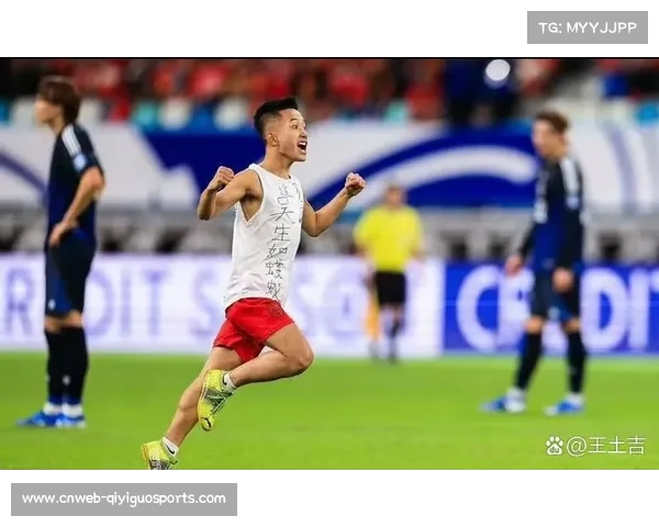 球迷冲突致比赛中断一分钟，安保迅速介入平息